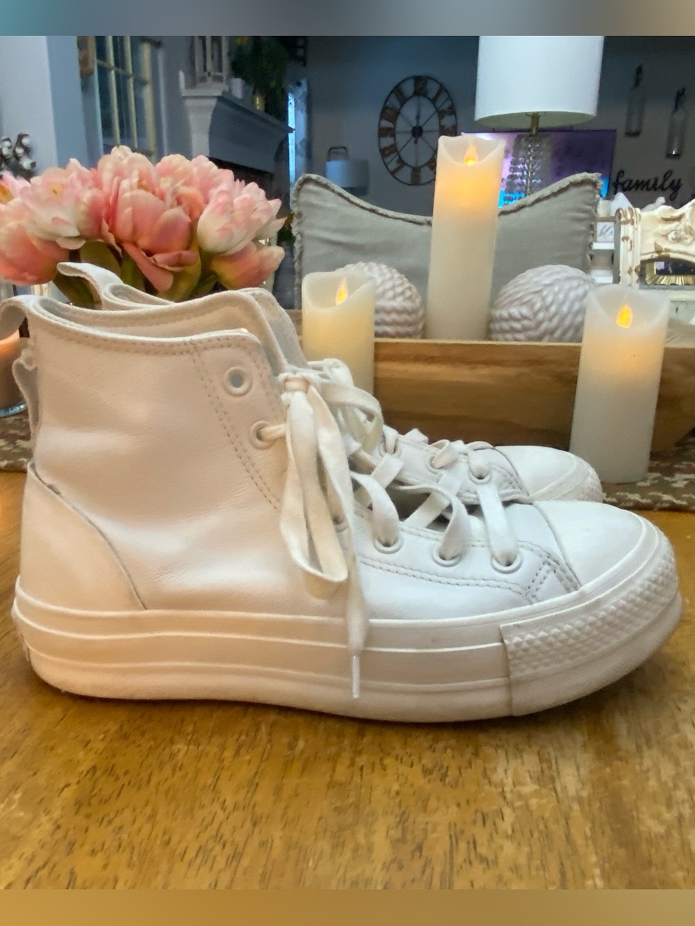 Ladies Converse Chuck Taylor All Star Lift Platform Sneakers…size 8